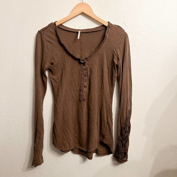 Free People Long Sleeve Crochet Henley Cotton Top XS Brown Boho Western - Picture 1 of 8